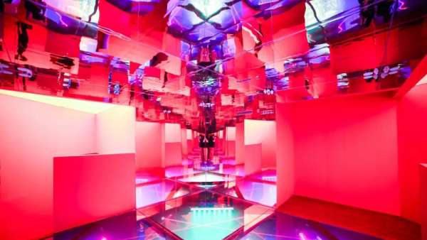 曼陀羅之丘快閃式主題展覽活動(dòng)裝置，懸浮于都市的理想城