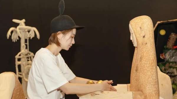 西單商業(yè)與藝術(shù)結(jié)合的乘風(fēng)破浪畢業(yè)生藝術(shù)展覽活動情感底色倍增