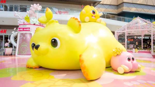 原創(chuàng)IP萌芽熊突現(xiàn)快閃店活動(dòng)撒嬌求抱抱，策劃的玻璃花房好夢(mèng)幻