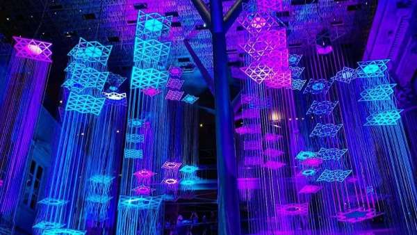 浮城的互動展覽活動裝置太夢幻了，搭配音樂更像一場表演