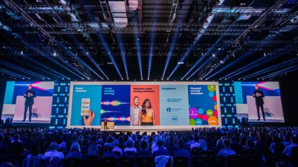 最美行業(yè)活動策劃Xero大會，舞臺上RGB燈珠視覺效果杠杠