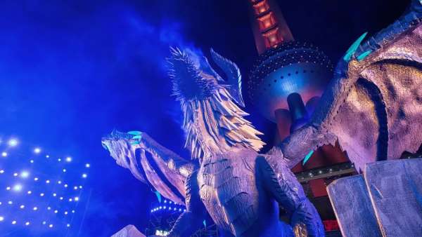 英雄聯(lián)盟全球總決賽陸家嘴的線下助威活動(dòng)策劃的巨龍，霸氣