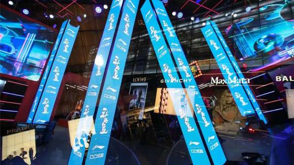 聽說國潮代表李寧辦了一場會蹦迪的快閃店活動策劃，酷！