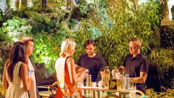 這場夏至派對活動策劃被布景設(shè)計(jì)師造成了一個(gè)魔幻世界，酷