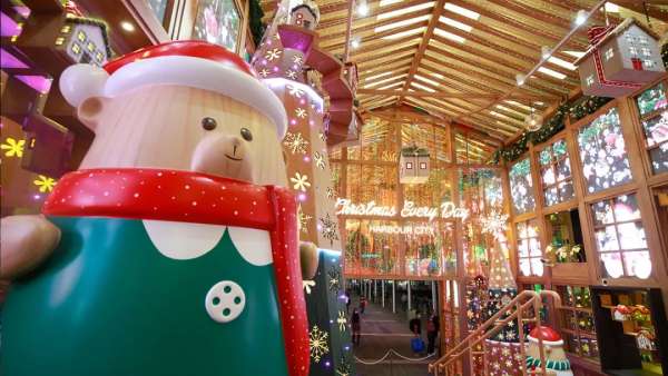 海港城圣誕藝術(shù)展覽活動(dòng)策劃精心推出慈善圣誕熊，滿滿正能量