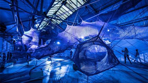 尼森系列手袋沉浸式藝術(shù)發(fā)布活動(dòng)策劃的「編織」裝置太壯觀了