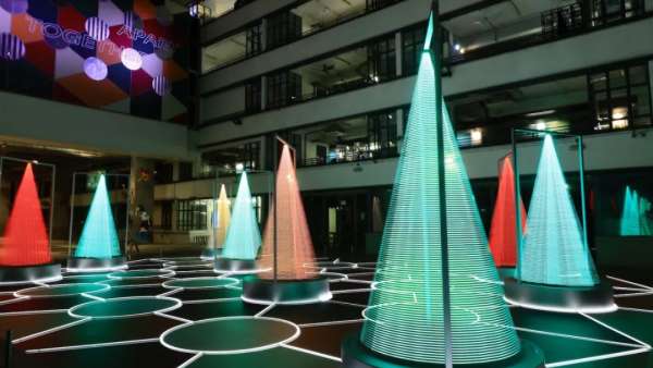 一米距離的圣誕主題活動(dòng)策劃裝置既有愛(ài)又夢(mèng)幻流光，真美