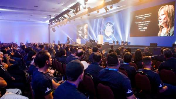 年度藍鉆大會活動策劃純藍色的設計是質(zhì)量、安全和經(jīng)濟的代名詞