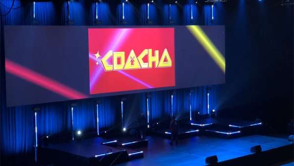 美國最大的私人得來速咖啡年度員工活動策劃的大風車吸睛率很高