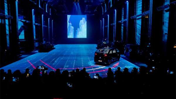自動駕駛出租車發(fā)布會活動策劃充滿了科技感，全新技術熟練駕馭