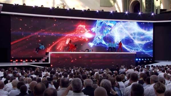 卡車發(fā)布會活動策劃直接把巴黎大皇宮改造成獨特的展覽區(qū)，霸氣