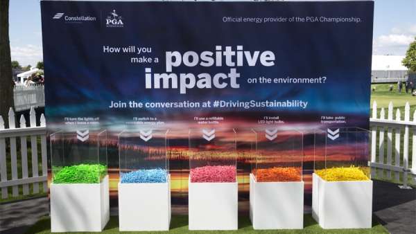 環(huán)保激活活動(dòng)策劃制作了5萬個(gè)彩色高爾夫球座，幫助地球的形式很新穎