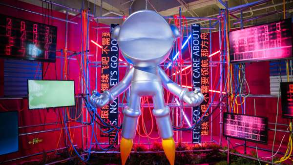 深圳CBD「天梯」藝術展覽活動策劃沒有美術館本身帶給人的距離感