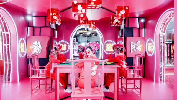 全國(guó)首個(gè)以「麻將」為主題的潮玩國(guó)粹展活動(dòng)策劃粉嫩登場(chǎng)