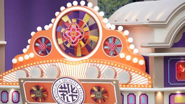 商場快閃式活動策劃集齊了經典騎樓、戲院、舞獅與士多店，夠溫馨