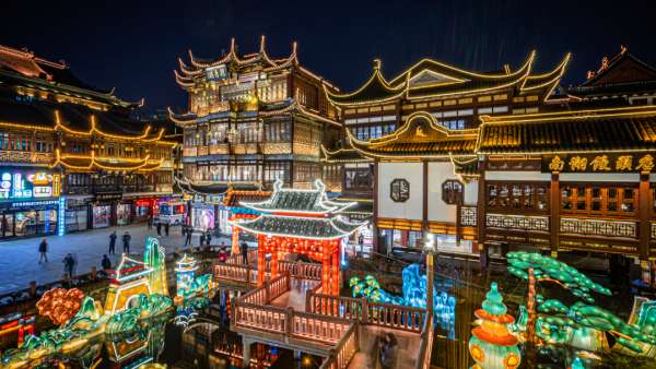 豫園新春游園活動策劃張燈又結(jié)彩，見證時(shí)代變遷和歲月流轉(zhuǎn)