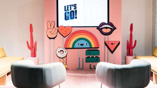 六周年慶典派對活動策劃只用logo色就讓現(xiàn)場品牌化了