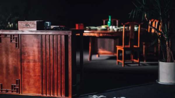 一場沉浸式體驗的時裝發(fā)布會活動策劃詮釋了對中國傳統(tǒng)文化的推崇