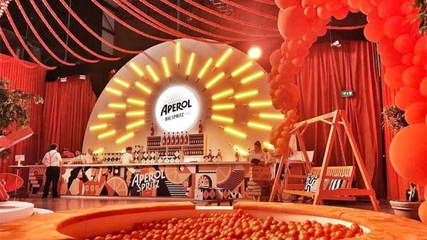 開胃酒體驗(yàn)式派對活動(dòng)策劃居然有點(diǎn)橙黃色的「運(yùn)河」，真有趣