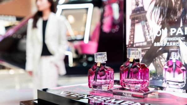 YSL圣羅蘭狂愛之旅快閃店活動策劃居然來了架大型直升飛機