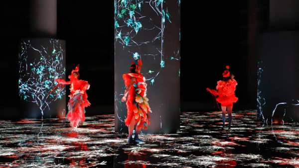 這場(chǎng)賽博朋克新媒體服裝大秀活動(dòng)策劃竟出自廣美師生，太酷了