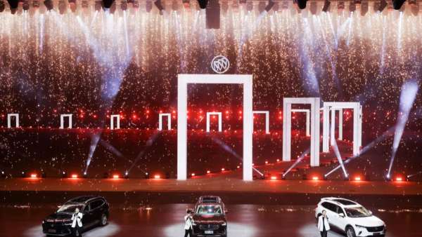 昂科威Plus發(fā)布會活動策劃打造了「舞臺劇+視頻+舞臺」的全新模式