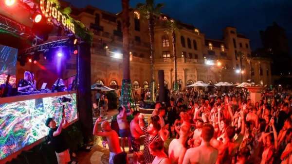 科羅娜音樂泳池派對活動(dòng)策劃驚艷上演，快來釋放你的荷爾蒙