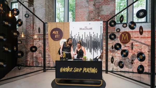 夢龍30周年活動策劃以互動體驗帶出參觀者內(nèi)心的童真