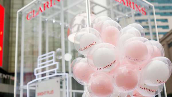 據(jù)說(shuō)來(lái)夢(mèng)幻透明「煥白氧氣艙」快閃活動(dòng)策劃呼吸一下就能美白！