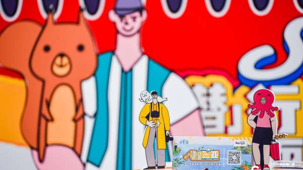 “三亞·新青年奇趣島”公眾推介活動策劃現(xiàn)場的美人魚吸睛率蠻高的