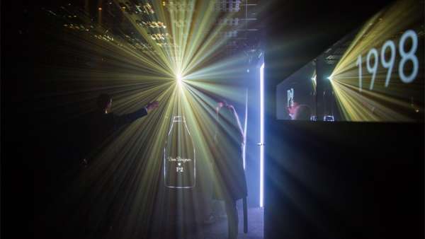 “轉(zhuǎn)變”的快閃式體驗(yàn)活動(dòng)策劃裝置帶你踏上多感官之旅