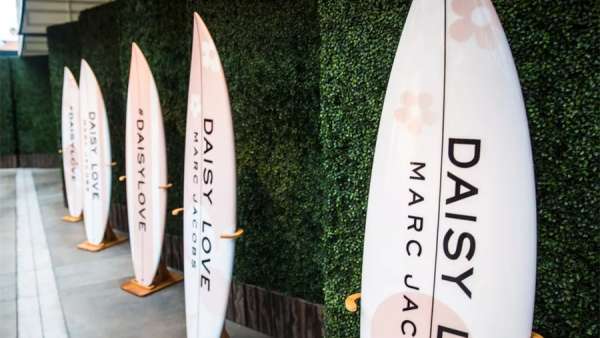 這朵小雛菊很香:馬克·雅可布香水發(fā)布派對