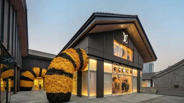 成都太古里L(fēng)V的虎年藝術(shù)展覽活動(dòng)策劃裝置毛茸茸的，太萌了