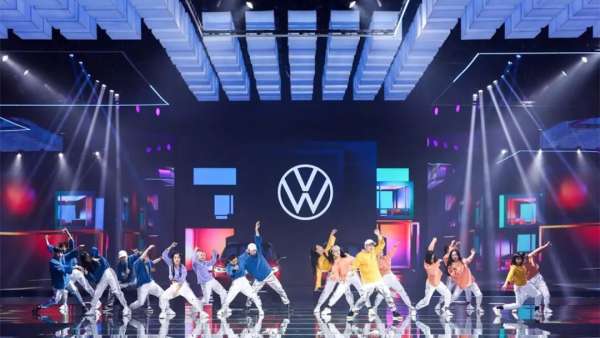 “自我而始”大眾ID.4中國(guó)發(fā)布會(huì)活動(dòng)策劃了一場(chǎng)2000無(wú)人機(jī)的特技表演