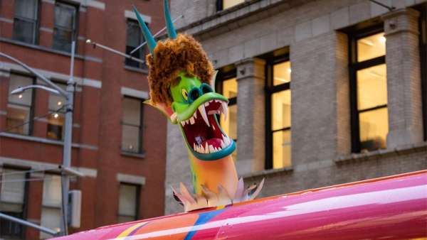 《精靈旅社:變形狂魔》巴士巡回推廣活動(dòng)策劃把校車改成了電影中的模樣