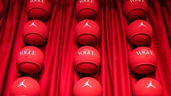 喬丹品牌X《時(shí)尚》聯(lián)名款快閃活動(dòng)策劃深受超級(jí)粉絲的喜愛