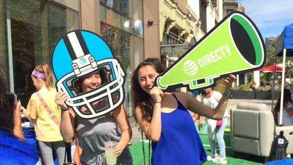 DirecTV 美國橄欖球大聯(lián)盟體驗(yàn)活動(dòng)驚現(xiàn)波士頓街道