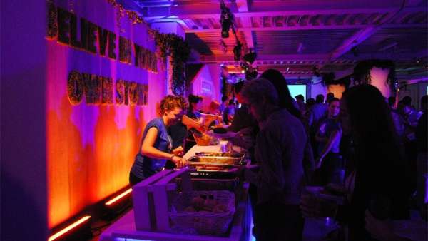 鋼筋混凝土的“城市花園”派對:絕對伏特加想法很大膽