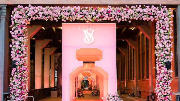 維多利亞的秘密“性感炸彈花園快閃”活動(dòng)策劃現(xiàn)場(chǎng)香氣迷人