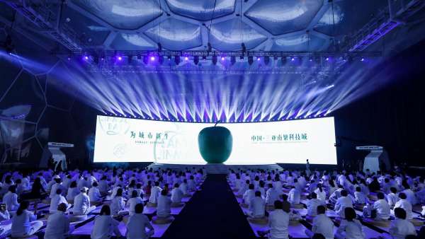 三亞金茂灣發(fā)布會活動策劃了一顆高達6米的巨型青蘋果