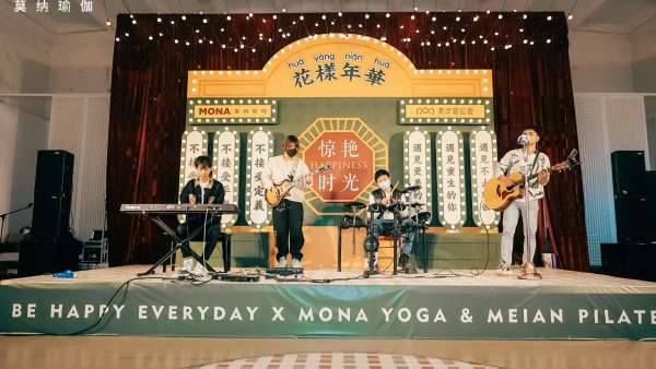 莫納&美岸這場港風(fēng)復(fù)古主題答謝會活動策劃呈現(xiàn)了復(fù)古與現(xiàn)代的碰撞