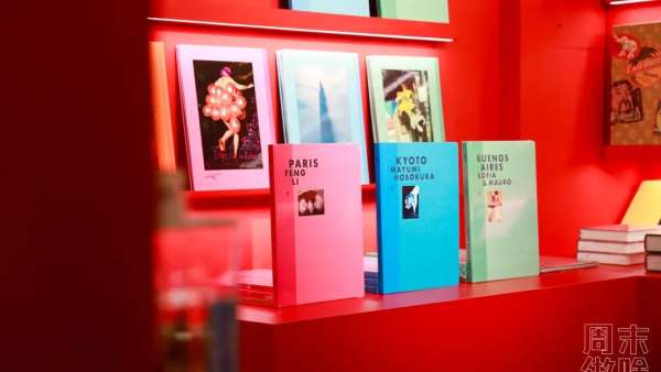 LV“紅黃綠”書報(bào)亭快閃活動(dòng)策劃用不同顏色賦予了每座城市各色魅力