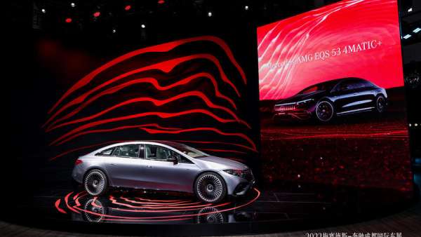 成都國際車展梅賽德斯-奔馳展覽活動策劃了一場全感官沉浸的豪華體驗(yàn)