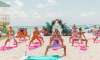 泳裝產(chǎn)品發(fā)布會(huì)活動(dòng)派對(duì)為社交媒體大咖提供了一場(chǎng)沙灘健身課
